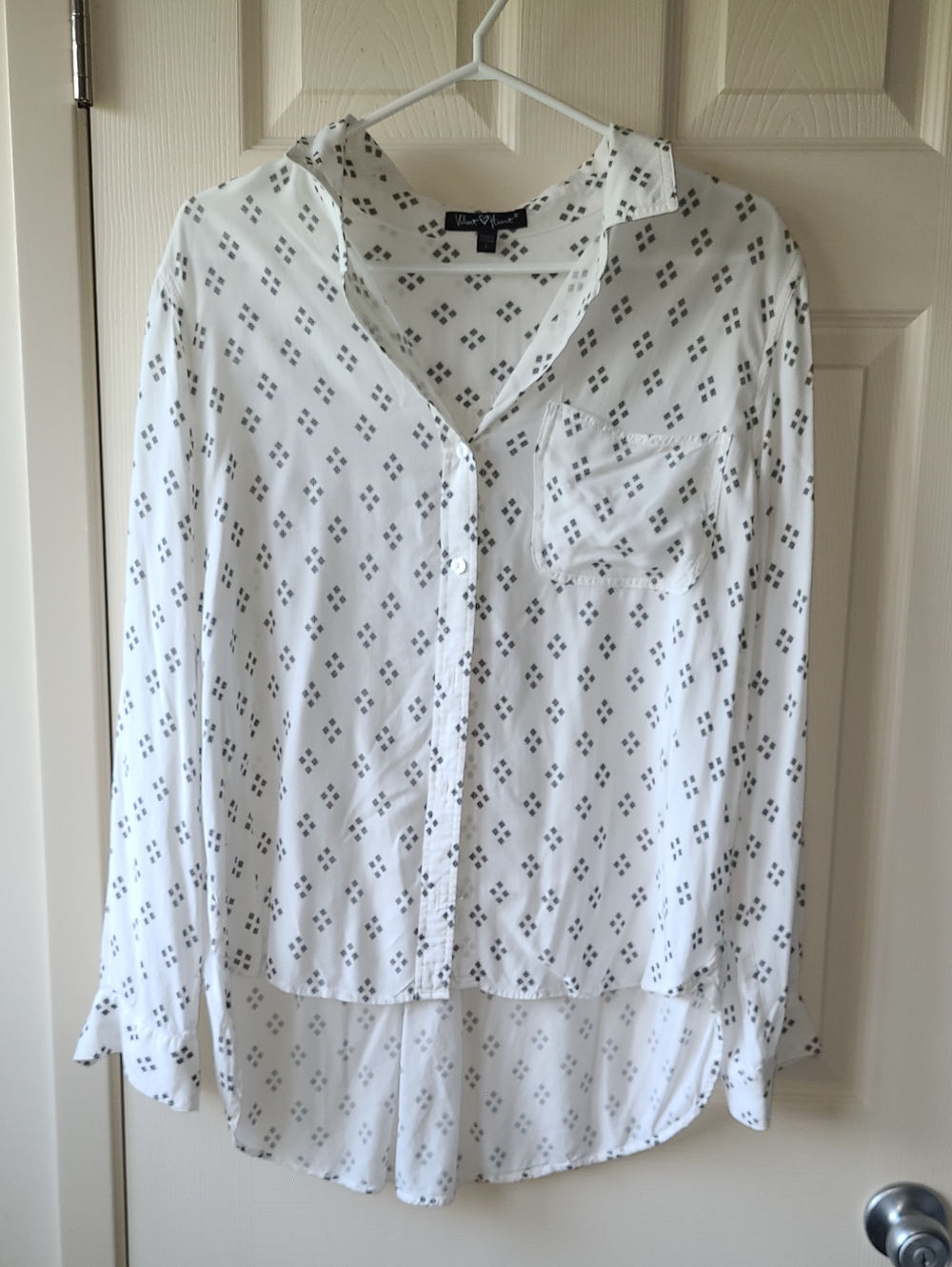 Velvet Heart White Button-Front Blouse with Black Diamond Print